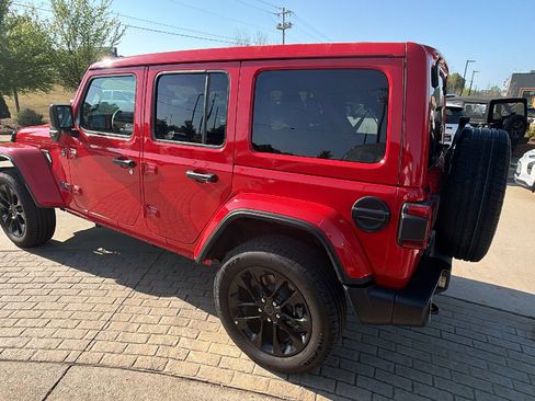 Used 2025 Jeep Wrangler Sahara w/ Safety Group image 10