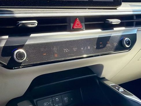 Used 2025 Kia Sorento EX FWD image 16