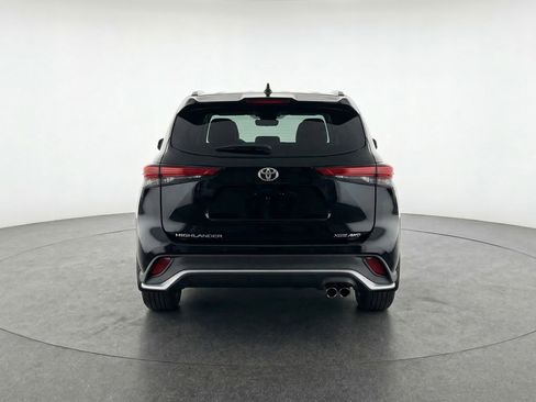 Used 2025 Toyota Highlander XSE AWD/4WD image 7