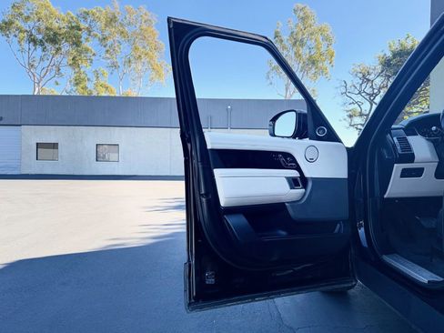 Used 2019 Land Rover Range Rover Supercharged image 10