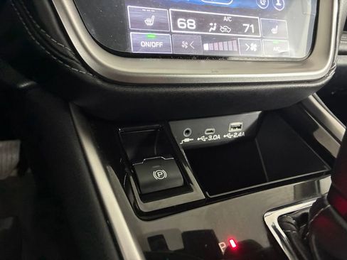 Used 2023 Subaru Outback Limited image 15