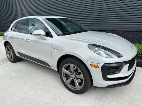 Certified 2024 Porsche Macan AWD/4WD image 11