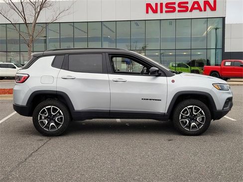 Used 2024 Jeep Compass Trailhawk image 2
