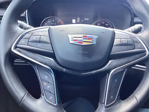 Used 2025 Cadillac XT5 Premium Luxury image 11