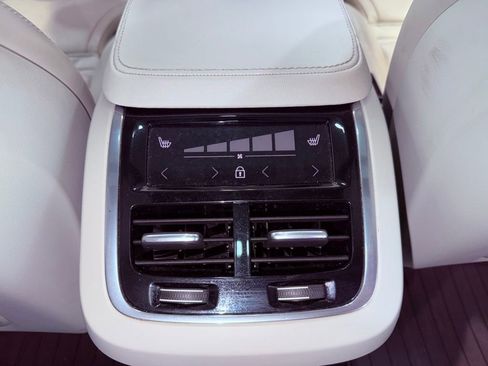 Used 2023 Volvo XC90 B6 Ultimate AWD/4WD image 16