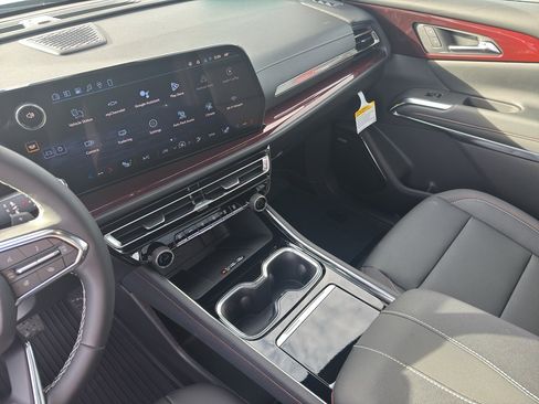 New 2026 Chevrolet Traverse Z71 w/ Enhanced Driving Package image 16