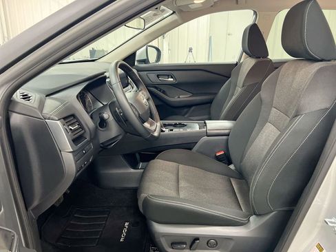 Used 2025 Nissan Rogue SV image 19