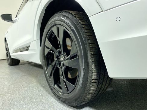 Certified 2022 Audi e-tron Premium Plus w/ Premium Plus Package image 3