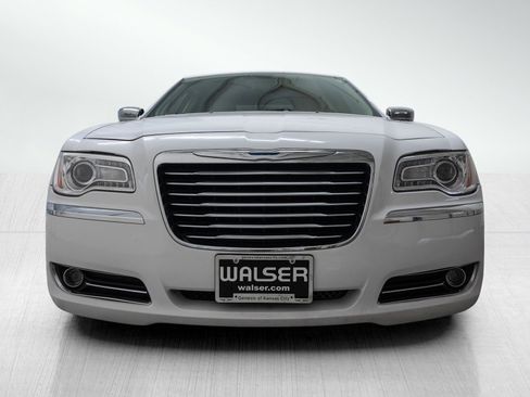 Used 2012 Chrysler 300 Limited RWD image 2