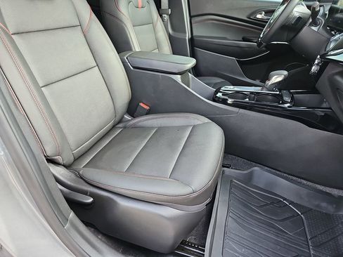 Used 2025 Chevrolet Trax RS w/ Driver Confidence Package image 13