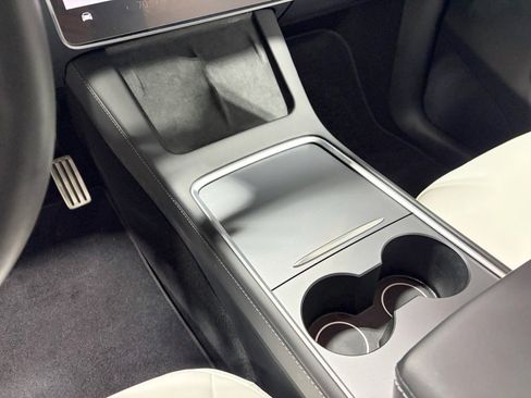 Used 2024 Tesla Model Y Performance image 18