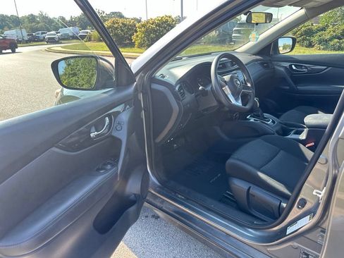 Used 2017 Nissan Rogue S FWD image 5