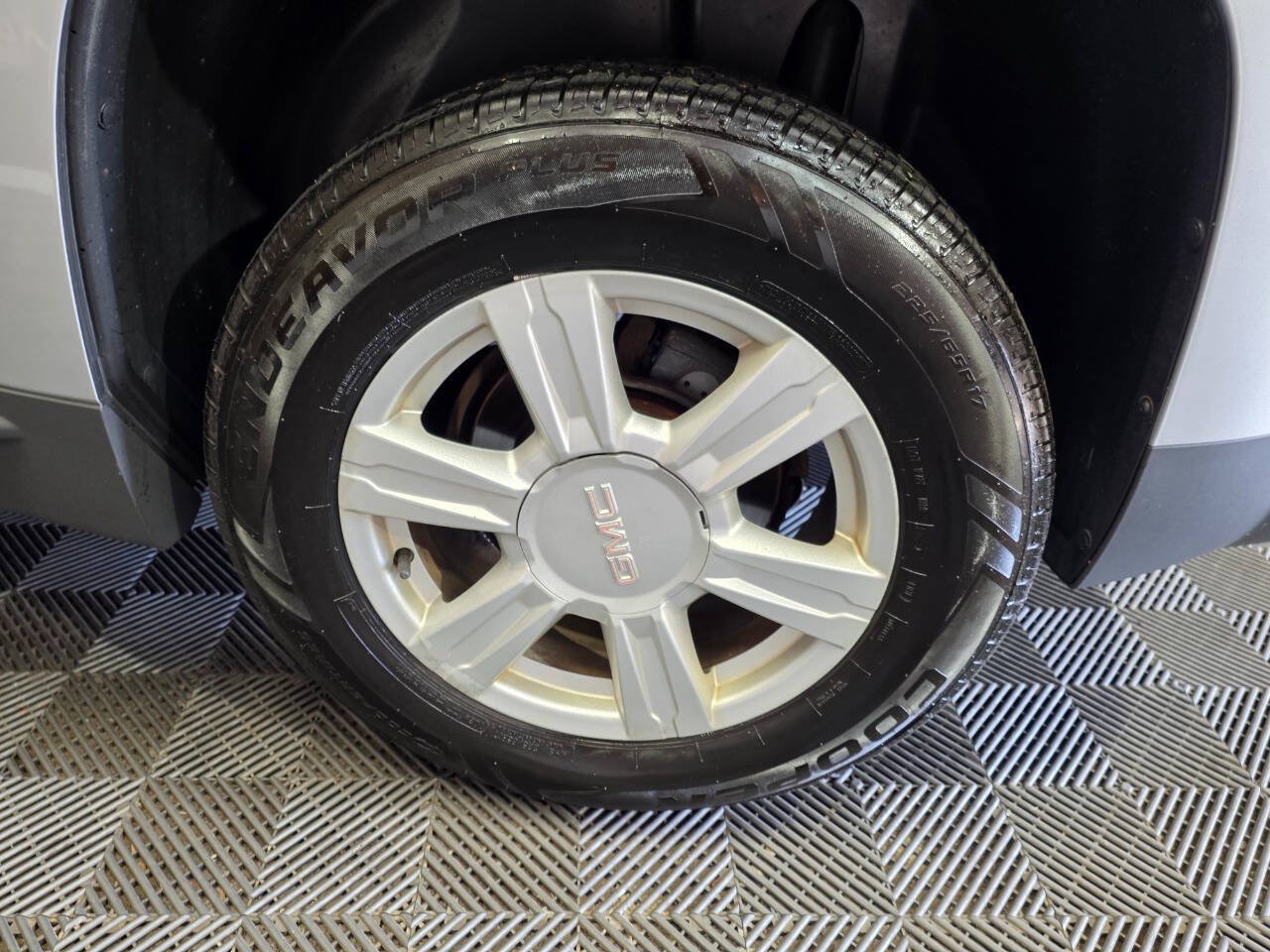 Used 2015 GMC Terrain SLE FWD image 32