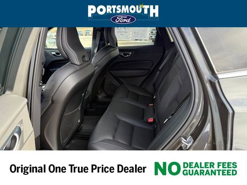 Used 2020 Volvo XC60 T5 Momentum w/ Protection Package image 5