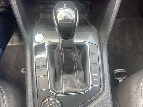 Used 2022 Volkswagen Tiguan SE R-Line AWD/4WD image 34