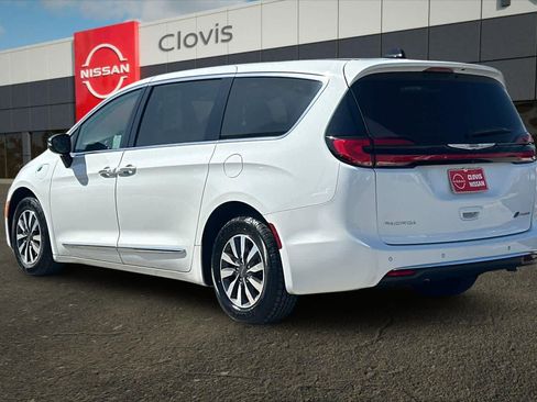 Used 2023 Chrysler Pacifica Limited FWD image 7