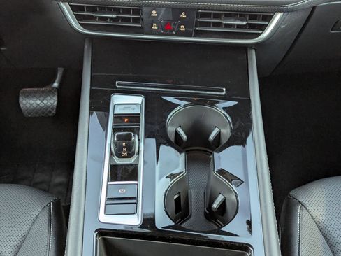 Used 2025 Volkswagen Atlas SE FWD image 19