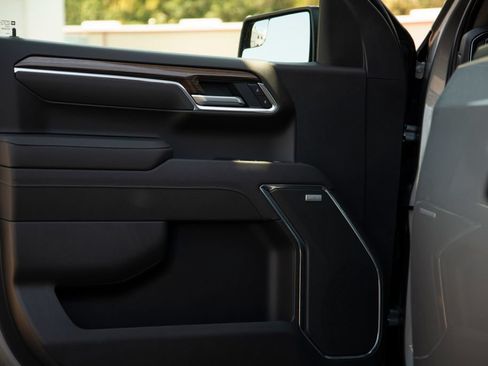 New 2026 Chevrolet Silverado 1500 LT Trail Boss w/ Convenience Package II AWD/4WD image 12