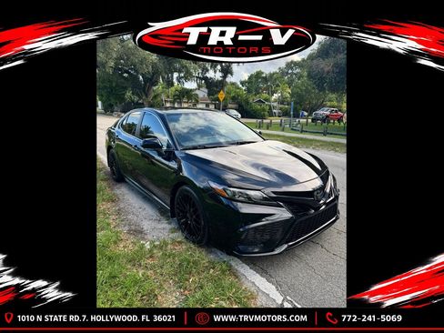 Used 2022 Toyota Camry SE FWD image 4