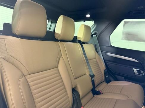 Certified 2025 Land Rover Discovery Dynamic SE image 29