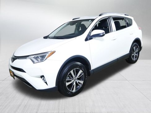 Used 2018 Toyota RAV4 XLE AWD/4WD image 3
