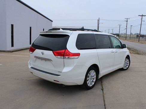 Used 2013 Toyota Sienna Limited image 4