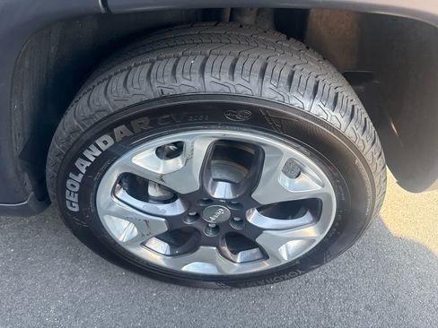 Used 2021 Jeep Compass Limited AWD/4WD image 3