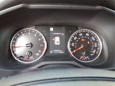 Used 2022 Toyota RAV4 LE FWD image 13