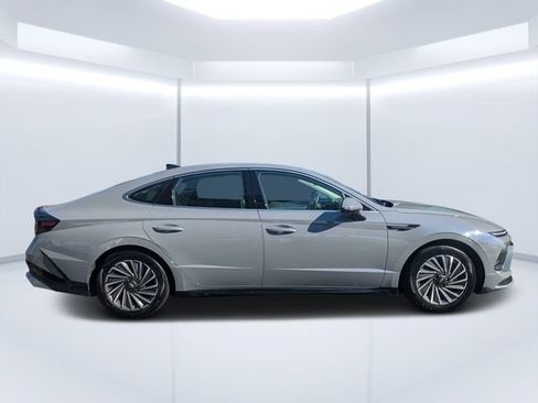 Used 2025 Hyundai Sonata SEL FWD image 2