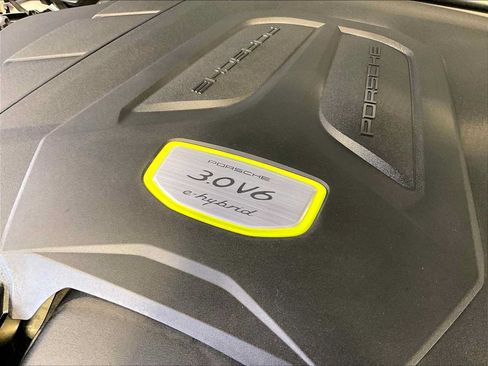 Certified 2023 Porsche Cayenne Platinum Edition AWD/4WD image 33