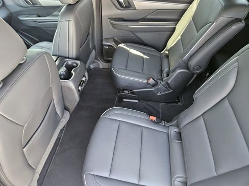 Used 2025 Buick Enclave Preferred FWD image 34
