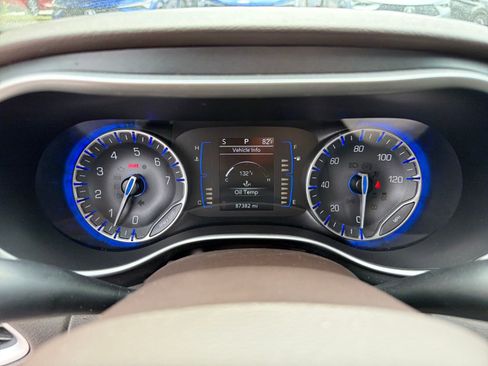 Used 2020 Chrysler Pacifica Touring-L w/ Tire & Wheel Group FWD image 14