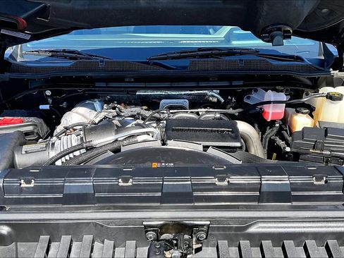 Used 2024 Chevrolet Silverado 2500 ZR2 w/ Technology Package AWD/4WD image 9