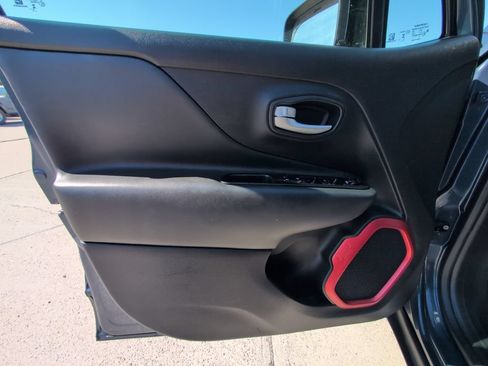 Certified 2023 Jeep Renegade Trailhawk AWD/4WD image 9