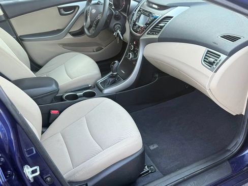 Used 2014 Hyundai Elantra SE w/ Option Group 02 FWD image 9