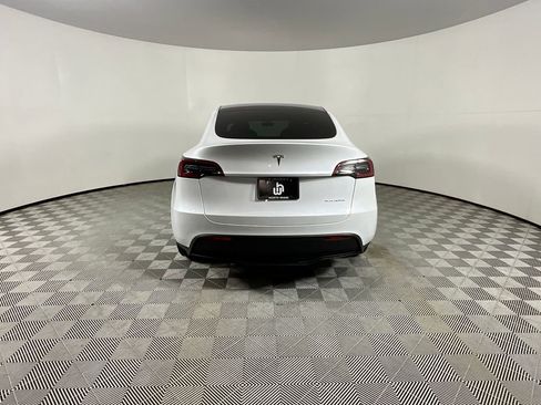 Used 2024 Tesla Model Y Long Range AWD/4WD image 7