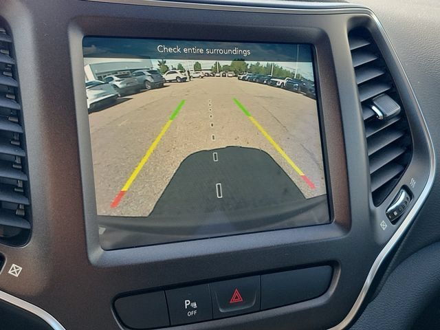 Used 2020 Jeep Cherokee Trailhawk w/ Cold Weather Group AWD/4WD image 17