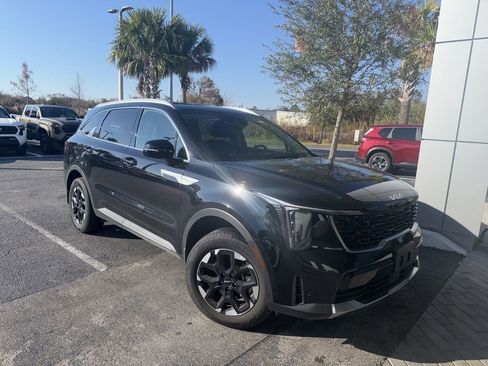 Used 2025 Kia Sorento S image 10