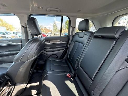 Used 2024 Jeep Grand Cherokee Limited AWD/4WD image 23