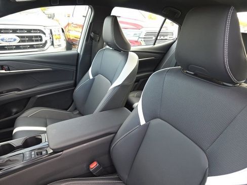 Certified 2025 Toyota Camry SE image 9