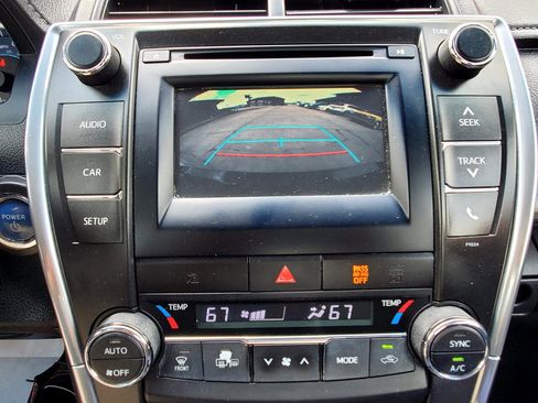 Used 2016 Toyota Camry LE image 12