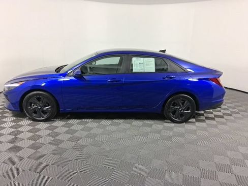 Used 2023 Hyundai Elantra SEL w/ Cargo Package FWD image 4