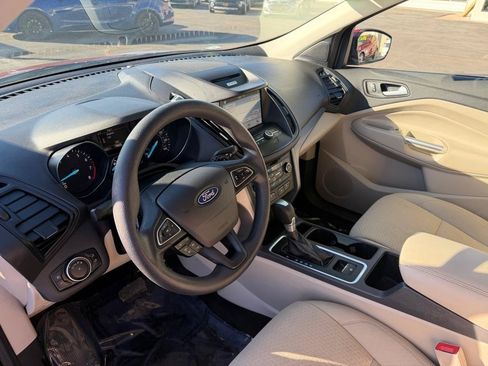 Used 2017 Ford Escape SE w/ Equipment Group 201A FWD image 23