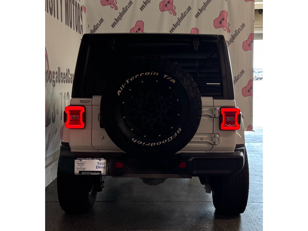 Used 2018 Jeep Wrangler Unlimited Sahara w/ Cold Weather Group AWD/4WD image 11