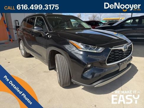 Used 2023 Toyota Highlander Platinum image 7