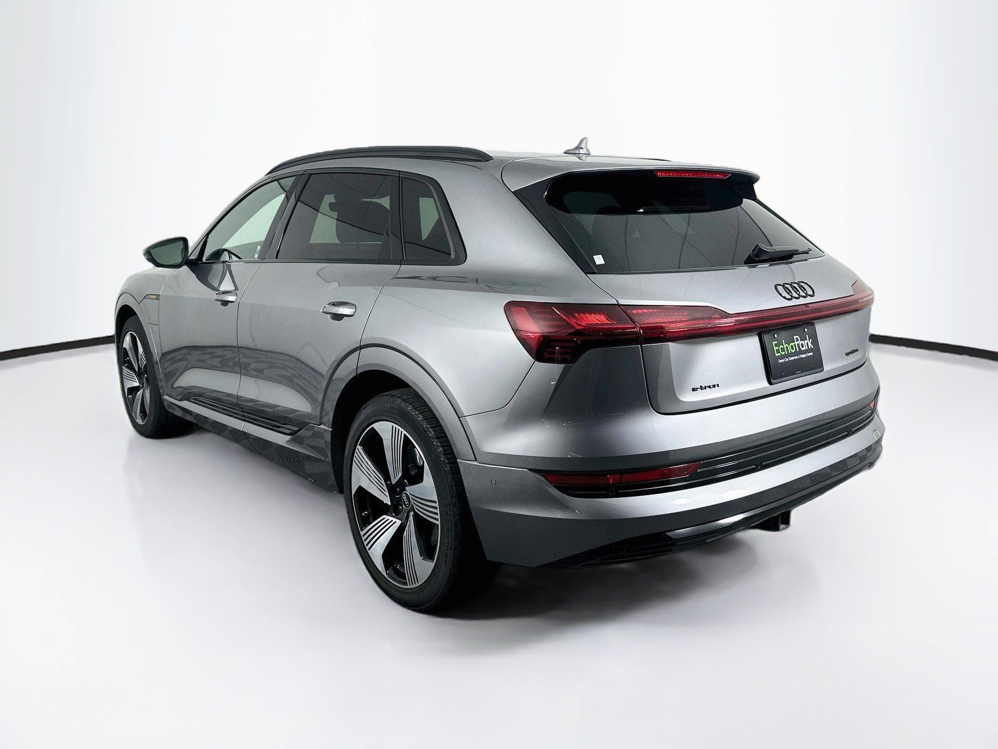 Used 2023 Audi e-tron Premium Plus AWD/4WD image 5