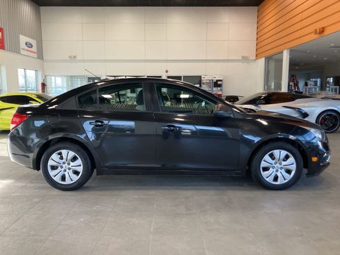 Used 2015 Chevrolet Cruze LS image 4