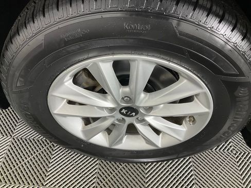 Used 2020 Kia Sorento LX image 10