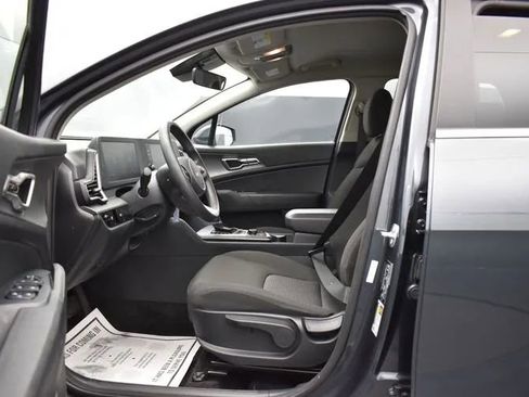 Used 2025 Kia Sportage LX AWD/4WD image 14