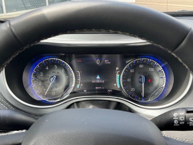 Used 2025 Chrysler Pacifica Limited FWD image 14